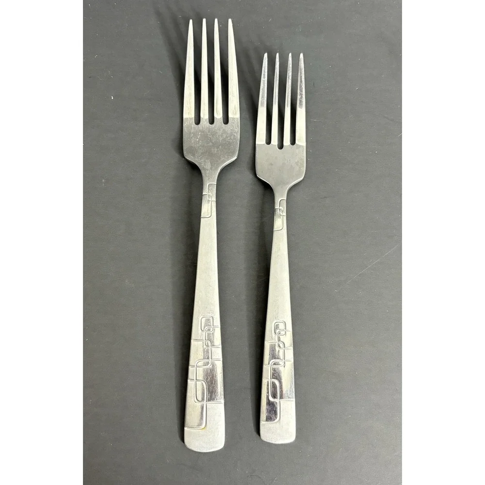 Oneida Quadratic 2 Dinner Forks and 2 Salad Forks Stainless Flatware Modern